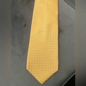 Yellow pattern tie